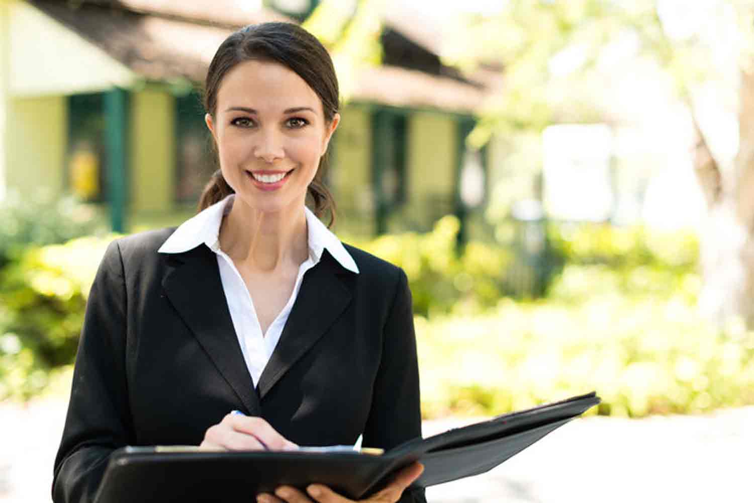 How Top Agents Stand Out in a Competitive Real Estate Market